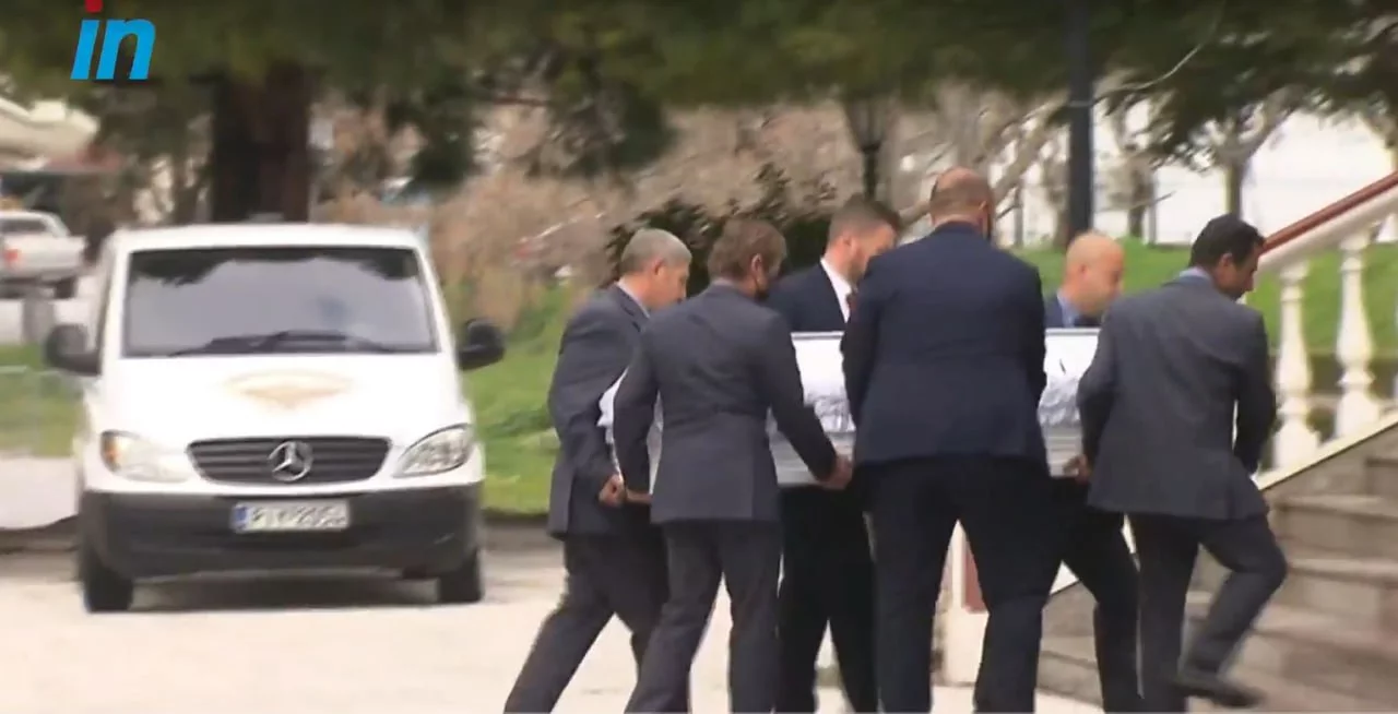 Τέμπη: Θρήνος και οδύνη στην Κατερίνη στην πρώτη κηδεία θύματος στο δυστύχημα