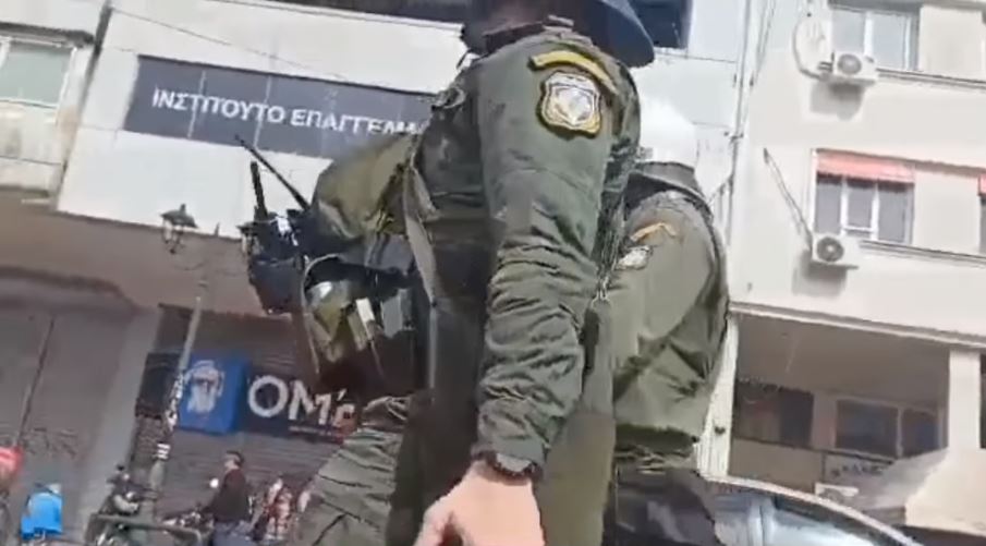 «Κι αν πάτησες κάποιον καλά έκανες» – Η συνομιλία αστυνομικού για το επεισόδιο με τον γερανό