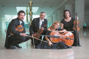 Το θρόισμα της πολυτέλειας και οι μουσικές της άνοιξης…