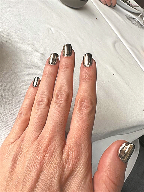 Οι γυναίκες επιμένουν στα εντυπωσιακά χρώματα…