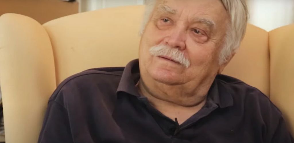 Πέθανε ο σκηνοθέτης, συγγραφέας και συνδημιουργός του θρυλικού «Παρασκηνίου» Λάκης Παπαστάθης