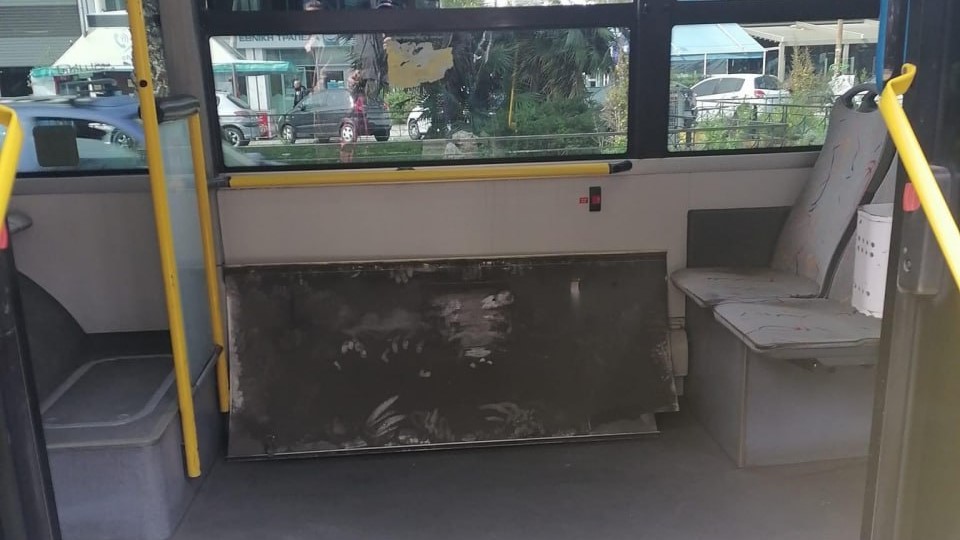 Αυτό είναι το κομμάτι από την οροφή του 040 που κατέρρευσε