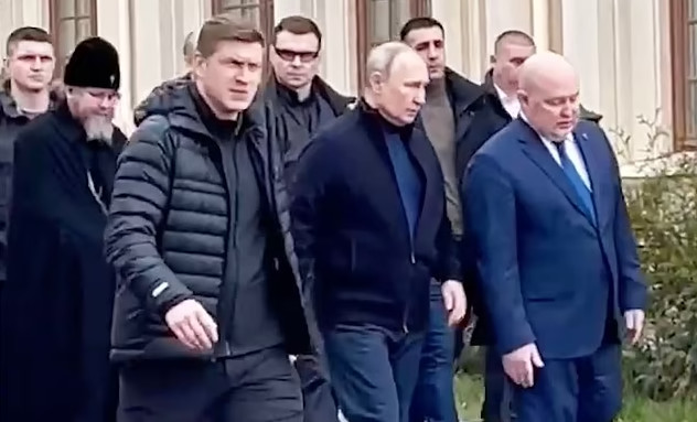 Βίντεο με τον Πούτιν να κουτσαίνει – Φουντώνουν οι φήμες για την υγεία του | tanea.gr