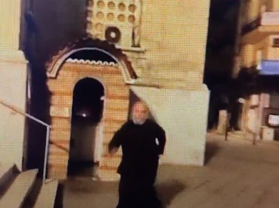 Θεσσαλονίκη: Ρασοφόρος εκτός εαυτού βρίζει και απειλεί