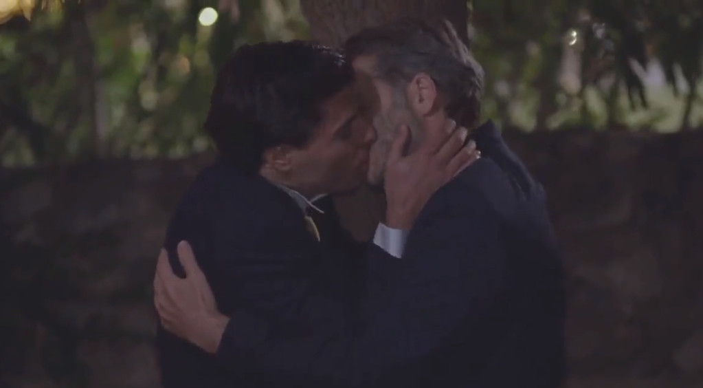 Αλέξανδρος Μπουρδούμης: Tο φιλί σε συμπρωταγωνιστή του έγινε viral | tanea.gr