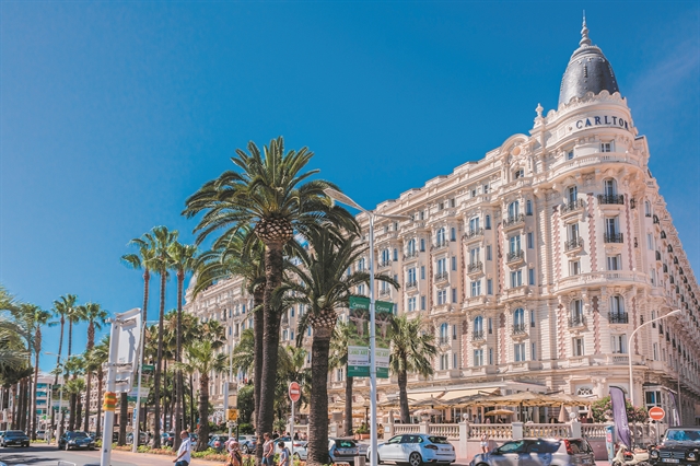 Κάννες – Αθήνα: καθισμένοι στα ωραιότερα μπαλκόνια…