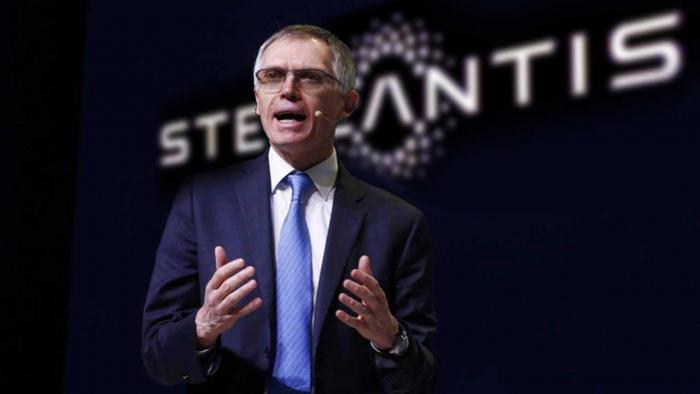 STELLANTIS: O Tαβάρες προειδοποιεί για την βίαιη μετάβαση στην ηλεκτροκίνηση