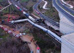 Τέμπη: Αποδιοπομπαίος τράγος ο σταθμάρχης γράφει η Süddeutsche Zeitung