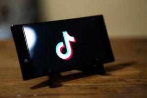 TikTok: Τι σημαίνει για τους χρήστες του το ενδεχόμενο απαγόρευσής του στις ΗΠΑ;