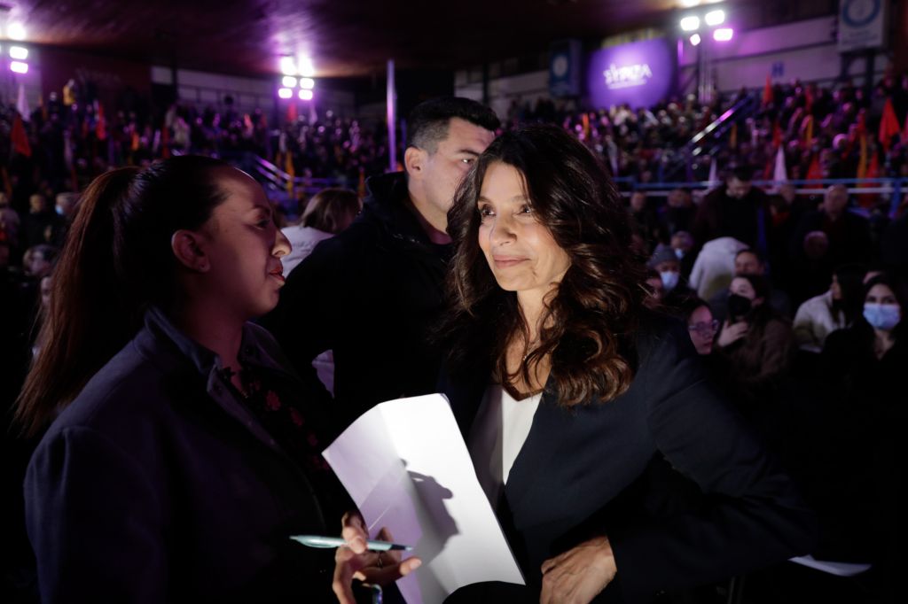 Τέμπη: Τα τέσσερα ερωτήματα της Τσαπανίδου στον Μητσοτάκη για την τραγωδία