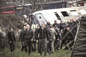 Τρία σενάρια για τους αναποφάσιστους