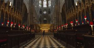 Μέσα στο Αββαείο του Ουέστμινστερ πριν τη στέψη του βασιλιά Καρόλου