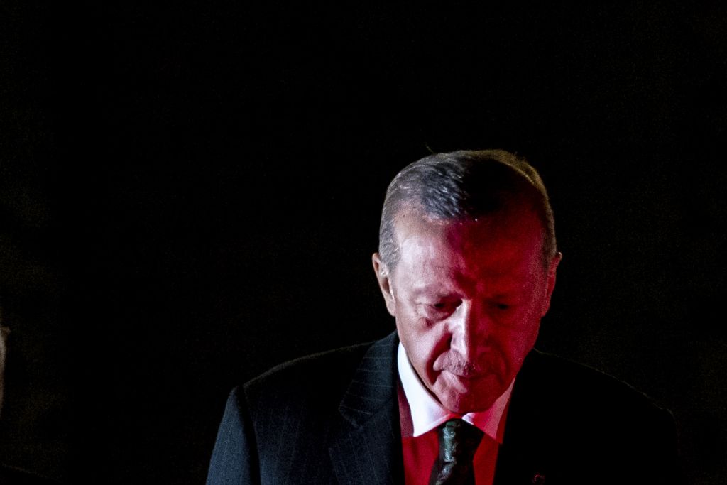 Ταγίπ Ερντογάν: Αισθάνθηκε αδιαθεσία σε ζωντανή μετάδοση – Πανικός στην Τουρκία