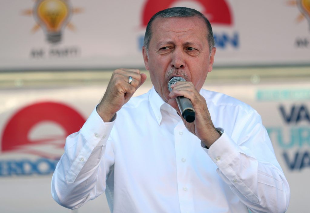 Τουρκία: Αλλάζει τα δεδομένα ο Ερντογάν – Αφαιρεί αρμοδιότητες από τους στρατιωτικούς λίγο πριν τις εκλογές
