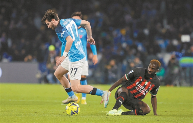 «Διμέτωπη» αναμέτρηση