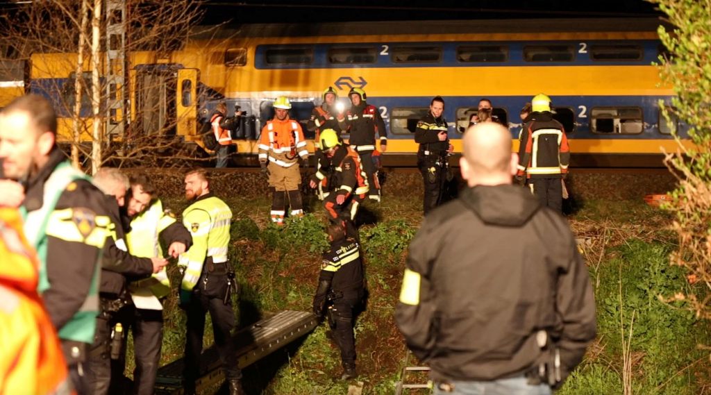 Σύγκρουση τρένου στην Ολλανδία: Βίντεο σοκ από τον εκτροχιασμό – Συγκλονιστικές μαρτυρίες