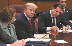 Κατηγορείται επισήμως για 34 ποινικά αδικήματα