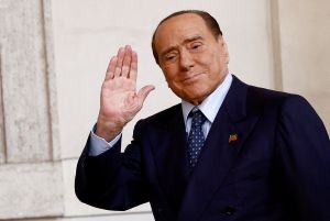 Μπερλουσκόνι: «Μέχρι τώρα δεν προκύπτει ότι πάσχει από λευχαιμία»