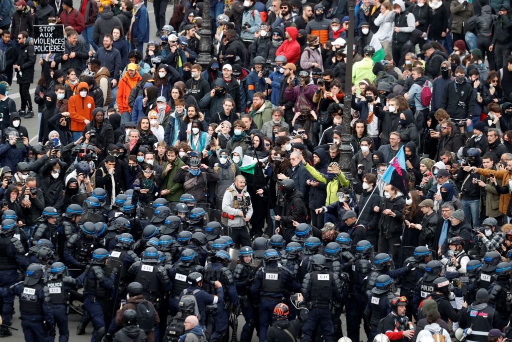 Γαλλία: Κοινωνική έκρηξη και πολιτική κρίση – Συνέντευξη με τον Στάθη Κουβελάκη | tanea.gr