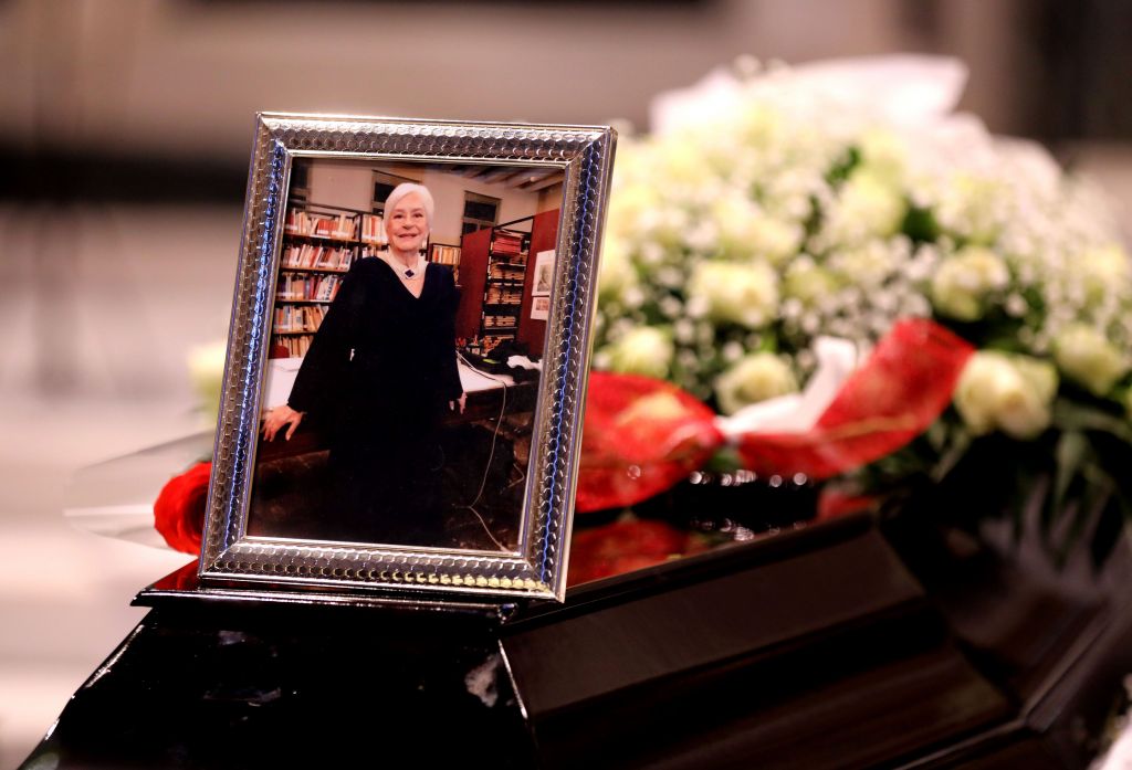 Κατερίνα Χέλμη: Το τελευταίο αντίο στην ηθοποιό – Οι καλλιτέχνες που έδωσαν το «παρών»