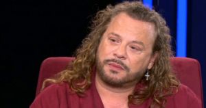 Χρήστος Δάντης στο «Ελεος»: «Με τρόμαξε που ένιωσα έλξη για τόσο νεαρό άτομο»