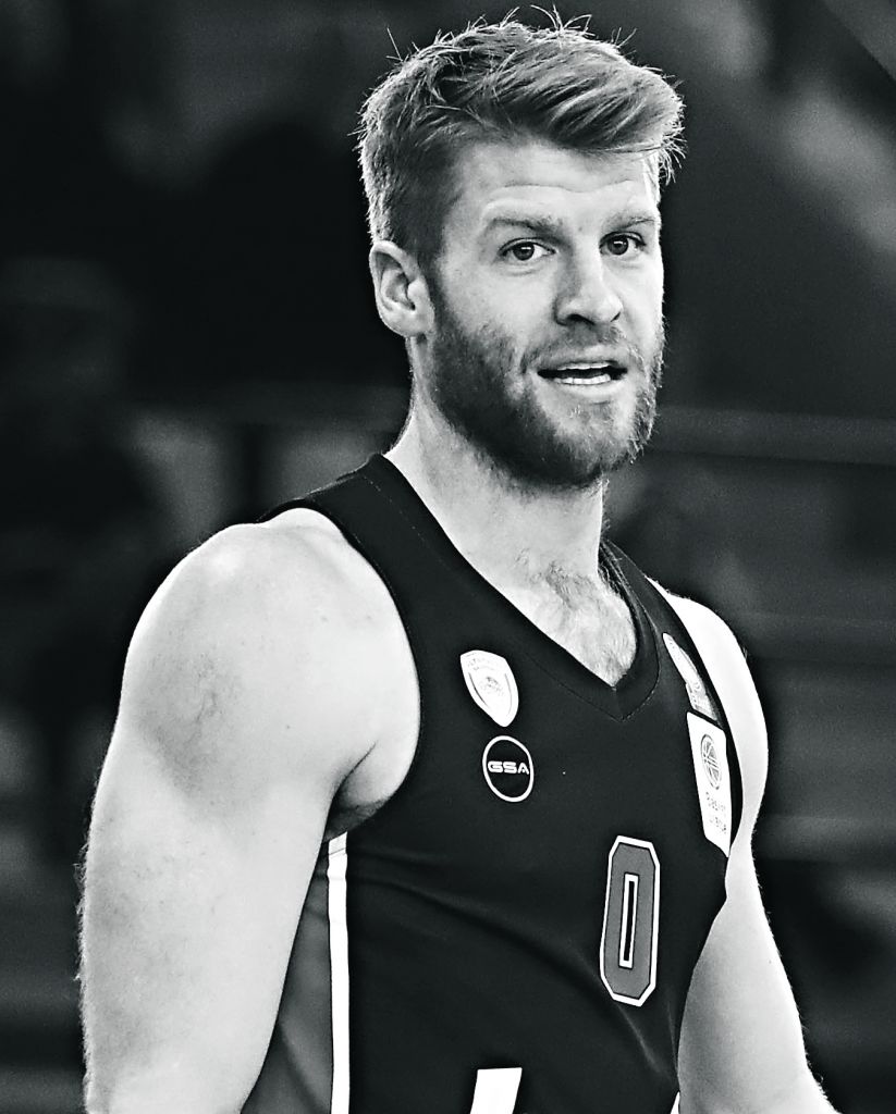 Με πάθος και γαλάζια παπούτσια