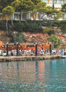 Η γιορτινή ατμόσφαιρα μας κρατάει σε εγρήγορση…