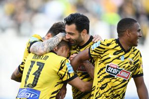 Βόλος – ΑΕΚ 0-1: Πέρασε με… βόλεϊ από τον Βόλο