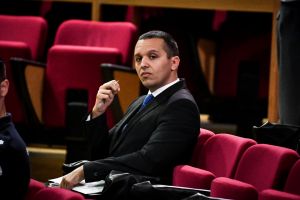 Πώς επιχειρεί να παρακάμψει τον νόμο ο Κασιδιάρης, τα «βλέμματα» στον Αρειο Πάγο