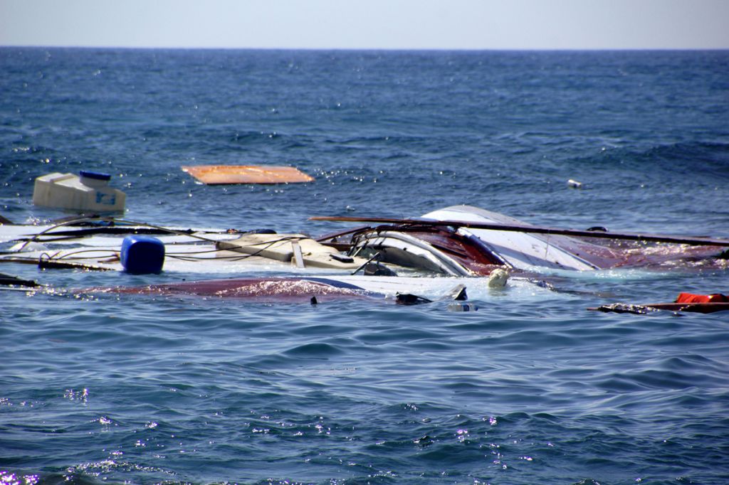 Δίωξη σε έναν 19χρονο για τους θανάτους τεσσάρων μεταναστών σε ναυάγιο