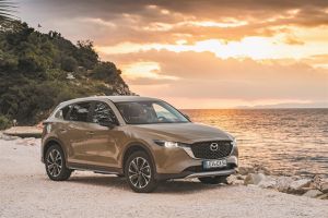 ΜAZDA CX-5: ΛΑΝΣΑΡΙΣΜΑ ΜΕ ΥΒΡΙΔΙΚΟ ΠΡΟΦΙΛ