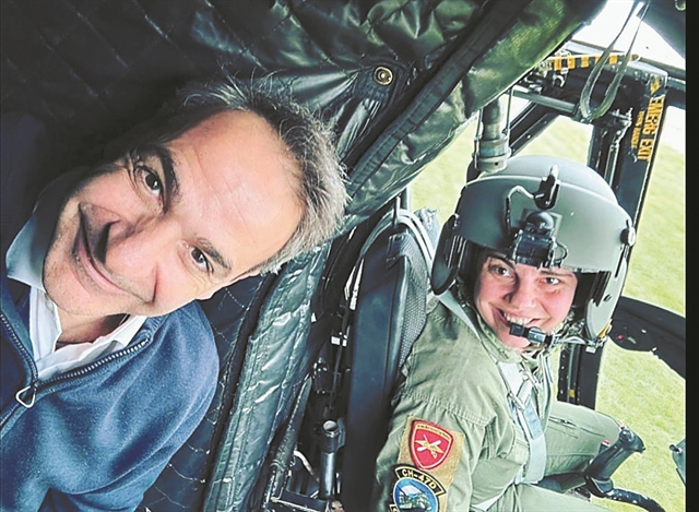 Η σέλφι της πιλότου με τον Πρωθυπουργό και οι επικίνδυνες αποστολές