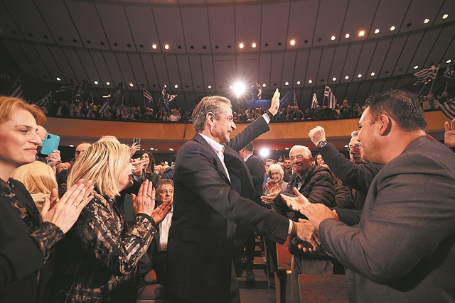 Περιοδείες στις δύσκολες περιφέρειες