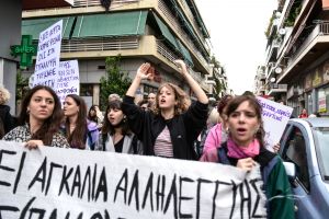 Πήγαν να μαχαιρώσουν την 12χρονη από τα Σεπόλια που είχε πέσει θύμα βιασμού και μαστροπείας