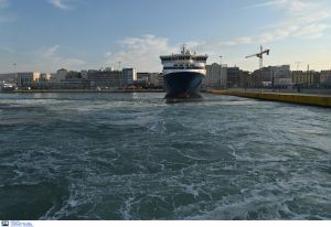 Σε κατάσταση μέθης οδηγός βούτηξε με το αυτοκίνητο στο λιμάνι του Πειραιά