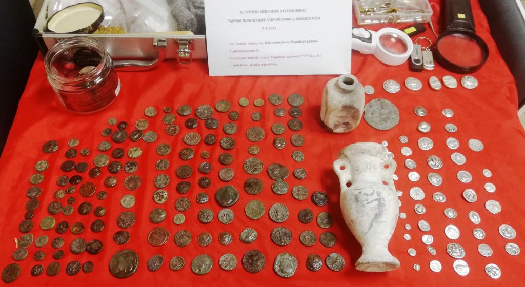 Επιχείρησε να στείλει αρχαία νομίσματα στη Γερμανία κρυμμένα σε ελαιόλαδο