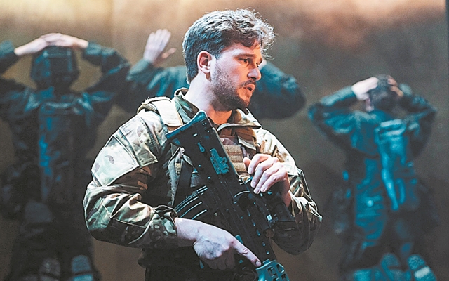 «Ερρίκος Ε’» από το Εθνικό Θέατρο της Βρετανίας στο Μέγαρο Μουσικής