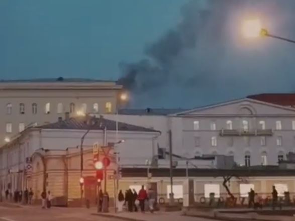 Πυρκαγιά σε κτίριο του υπουργείου Άμυνας στη Μόσχα