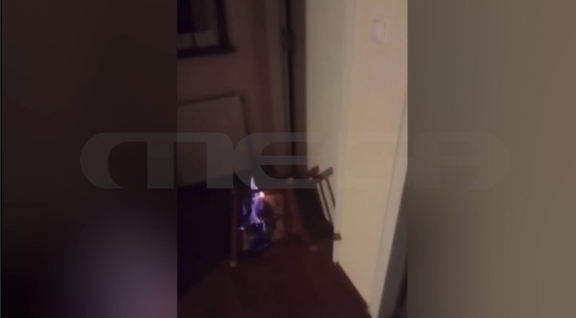 Πήγε να κάψει ζωντανούς τους ηλικιωμένους γονείς του