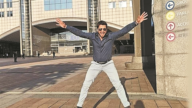 Πίσω από τις λέξεις έρχεται ο Αλέξης