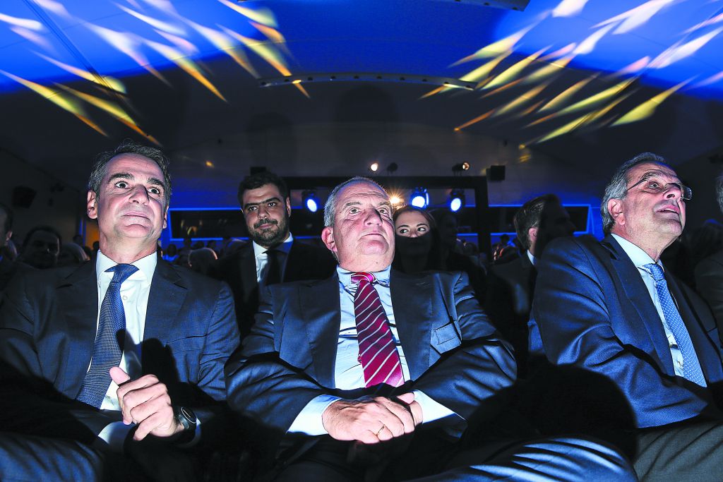 Στην πλατεία με τους πρώην