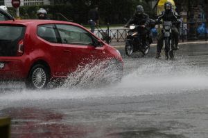 Καιρός: Ραγδαία επιδείνωση τις επόμενες ώρες με καταιγίδες στην Αττική