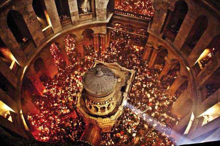 Πρωτοφανείς περιορισμοί στην Αφή Αγίου Φωτός στον Πανάγιο Τάφο προκαλούν αντιδράσεις