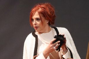 Ελένη Ράντου: «Επιστροφή στο θέατρο σημαίνει επιστροφή στη συνύπαρξη»