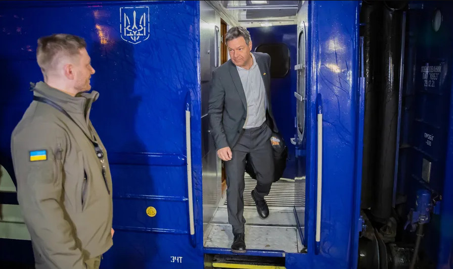 Πόλεμος στην Ουκρανία: Στο Κίεβο ο γερμανός αντικαγκελάριος Ρόμπερτ Χάμπεκ