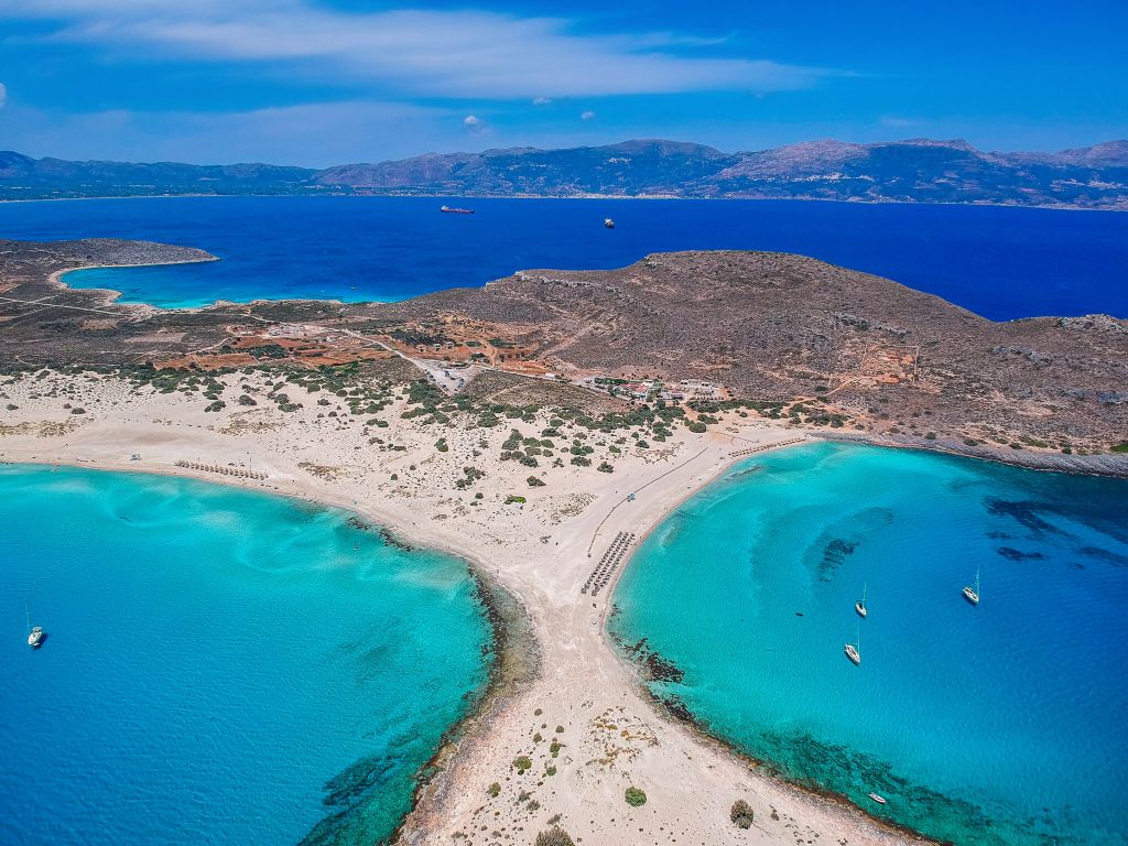 Μπλόκο στην πιο όμορφη παραλία της Ελλάδας