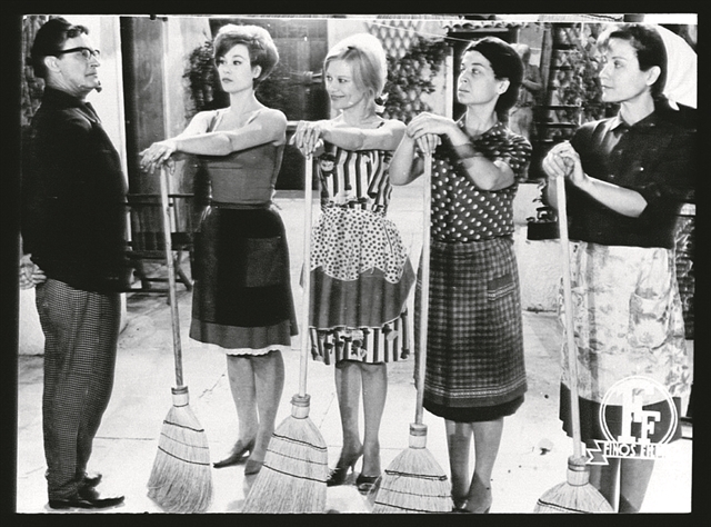 Ποιος πήγε κι άπλωσε τα ρούχα στην ταράτσα;