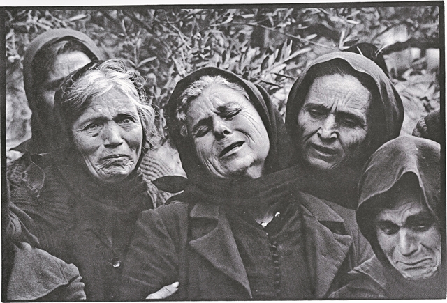 «Οσο ζεις λάμπε, καθόλου μη λυπάσαι, για λίγο διαρκεί η ζωή»