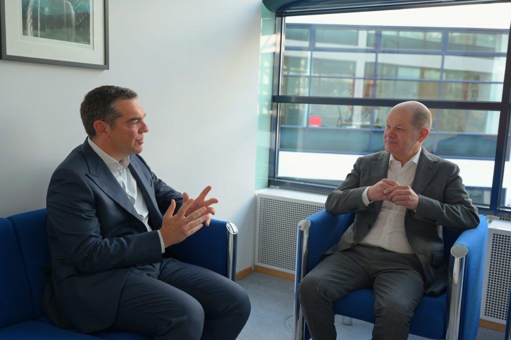 Ο Τσίπρας ζήτησε από τον Σολτς να πιέσει τον Ανδρουλάκη