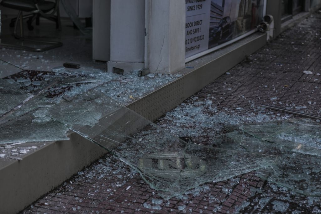 Έκρηξη στο Περιστέρι: Εκρηκτικός μηχανισμός σε είσοδο πολυκατοικίας